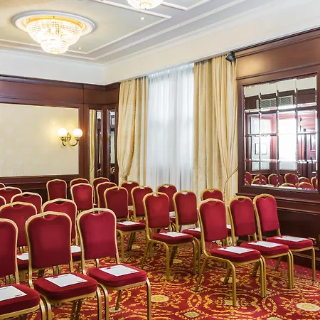 Leonardo Center מלון 4*