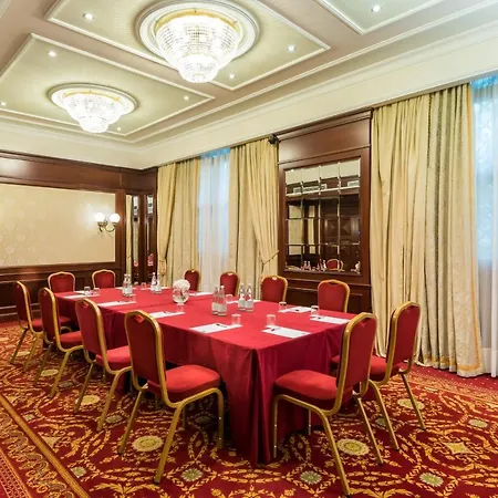 Leonardo Center Szálloda 4*