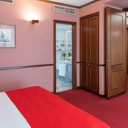 מלון Leonardo Center 4*