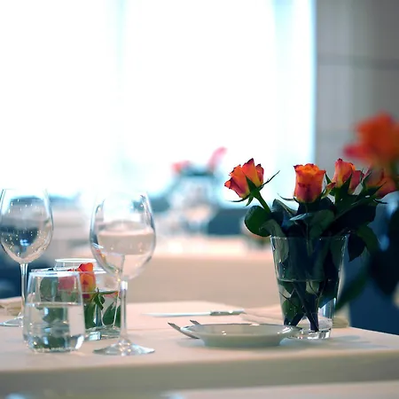 Leonardo Center מלון 4*