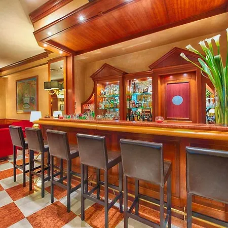 מלון Leonardo Center 4*