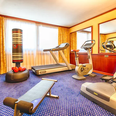 Leonardo Center מלון 4*